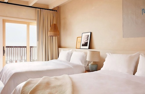 Montauk Hotel | Entrancing Oceanfront Experience! Swimming Pool, Free Breakfast and Parking!