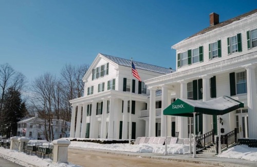 Manchester Apartment | Equinox Getaway | Queen Guest Room w/Sauna & Spa