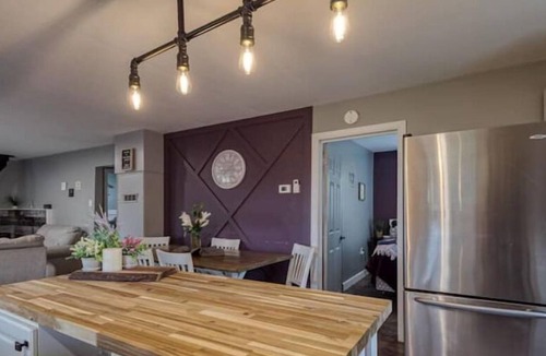 Selkirk Cottage | Erie Shores Retreat family cottage with hot tub!!