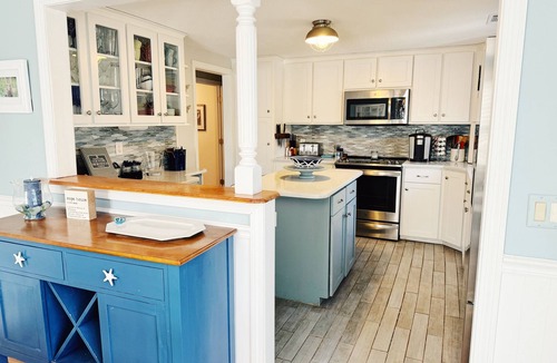 Harwich Center House | Es-Cape to Harwich 1.2miles to Bank Street Beach!
