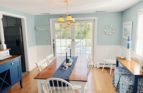 Harwich Center House | Es-Cape to Harwich 1.2miles to Bank Street Beach!