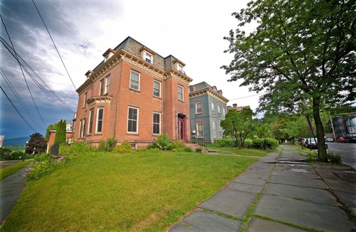 Newburgh House | Escape NYC to the Withers Mansion a Grand Hudson Valley Retreat for Large Groups