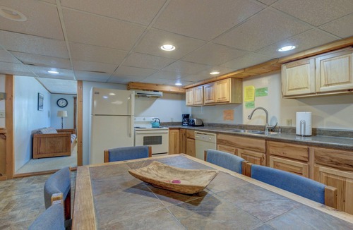 Mayfield House | Escape the Summer Heat. Direct Lakefront Retreat with private beach and dock