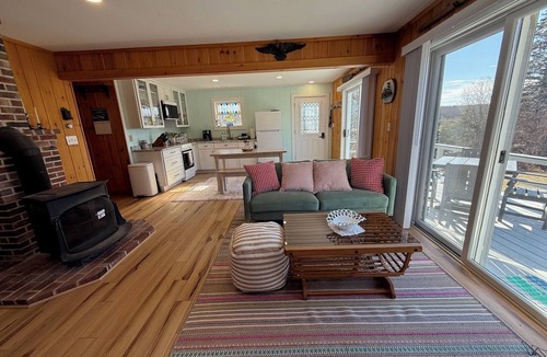 Tenants Harbor Cottage | Escape to Bella Vista, a 3-bed, 2-bath cottage retreat in Tenant’s Harbor, ME!