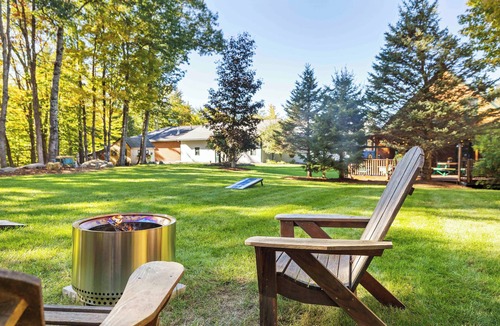 Holderness House | Escape to Central Escape’s 2-bedroom option, perfectly located in New Hampshire’s Lakes Region. Enjoy a private year-round hot tub, spacious backyard with yard games, and easy access to downtown Meredith, Squam Lake, and summer concerts.
