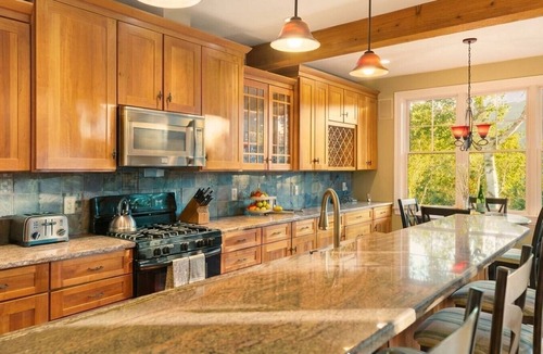 West Dover Ski Chalet | Escape to Mountainview Haven: Spacious Retreat with Hot Tub at Mount Snow