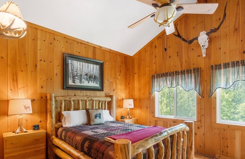 Brownfield Cabin | Escape to Serene Tranquility: Unwind in a Charming Retreat in Brownfield, Maine