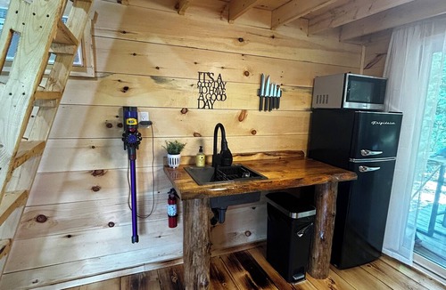 Athens Cabin | Escape to Temperance Cabin – Hot Tub & Peaceful Woodland Retreat