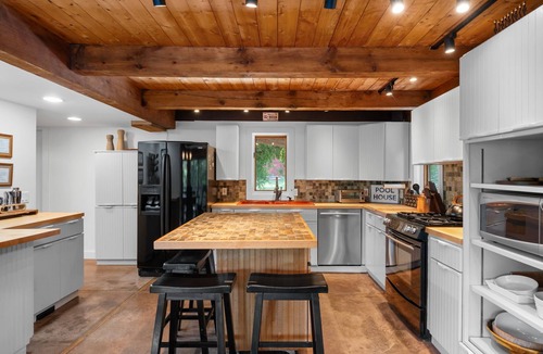 Lagrangeville Cabin | ESKape Manor - Great Views, Hot Tub & Fun Amenities