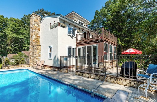 Charlestown House | Estate Property, Pool, Beaches, Watch Hill, Electric Boat, Naval Bases