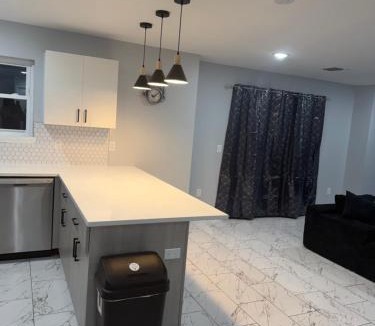 Newark House | Evergreen Cozy Newly Updated Master Bedroom Private Bathroom