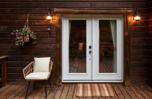 Jay Ski Chalet | Evergreen Lodge, Hot Tub Retreat Near Lake Placid and White Face
