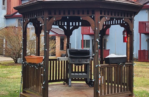 Bartlett Condo | Evergreen Summit-Near Story Land @ Attitash, pools, hot tubs near N. Conway,