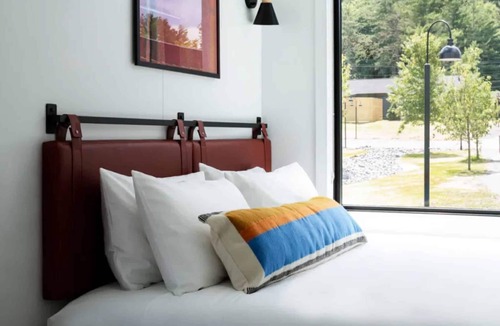 Stowe Area Hotel | Everything You Need For The Perfect Vacation! Outdoor Pool, Pet-Friendly!