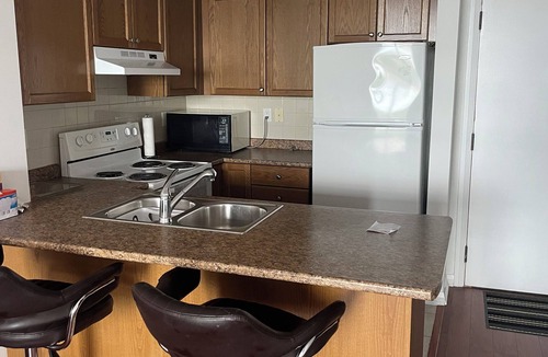Hurontario Condo | EXECUTIVE CONDO, (FULLY FURNISHED) One bedroom plus den, located in Mississauga.