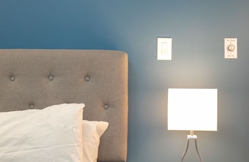Downtown Toronto Condo | Executive Lakeview 1BR in Maple Leaf Square