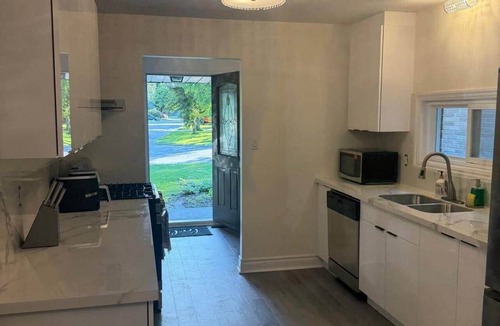 Markham House | Executive Parkside Retreat in Heart of Unionville