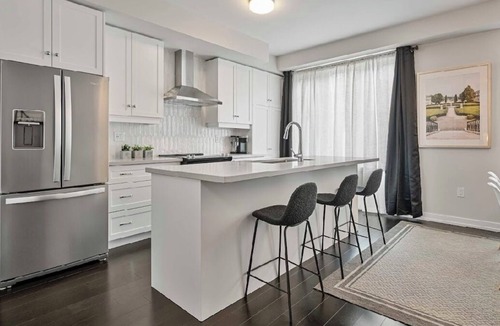 Mount Pleasant House | Executive Townhouse on a Ravine
