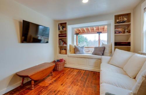 Elkins House | Expansive Wilmot Escape w/Deck Near Skiing!