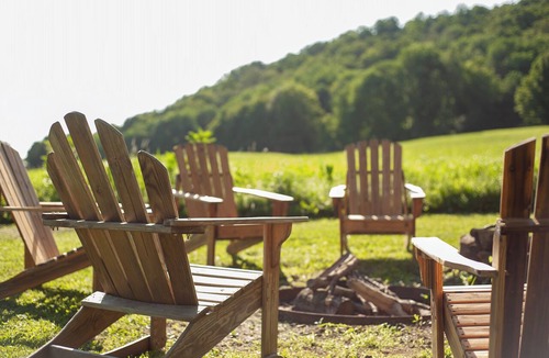 Jefferson House | Experience a Bespoke Farmhouse with Private Trails