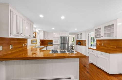 North Chatham House | Experience a relaxing vacation at this beautifully maintained estate!