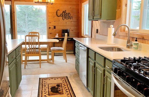 Mount Holly House | Experience mountain bliss! Just a 15-min ride to Okemo