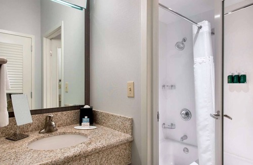 Middletown Hotel | Experience Soothing Moments & Luxury, Stress-Free Vacation!