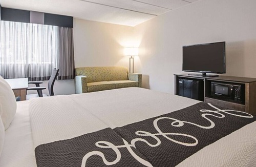 Portland House | Explore The Best Of Portland! 3 Pet-friendly Hotel Units, Free Breakfast!
