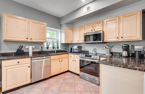 Truxton Circle House | Explore the Vibrant Neighborhood of NoMa! 2-Level Spacious Rowhouse!