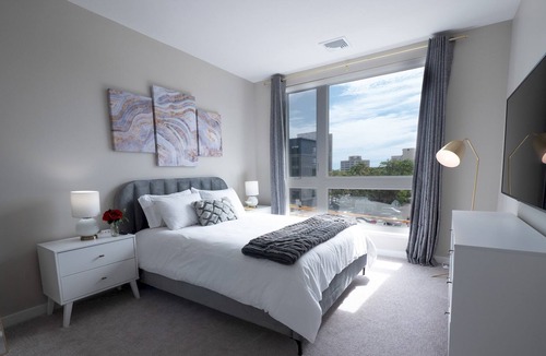 The Hill Apartment | Exquisite Apt w/ Parking and Gym|Downtown at Yale