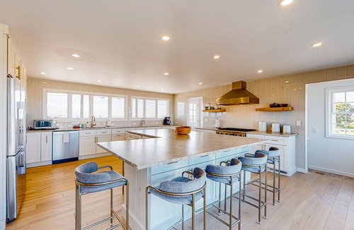 Rye House | Exquisite oceanfront home with fireplace, balcony, AC & W/D