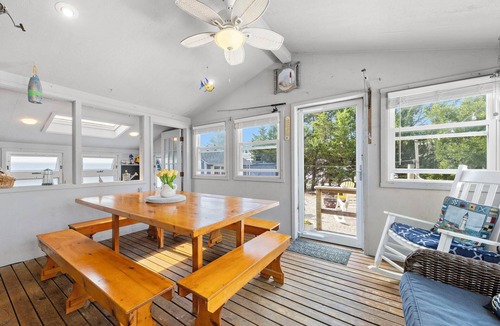 Surf City House | EZ WALK 2 BEACH & EATS 2 OFF BAY BIKES BADGES FIREPIT GAME ROOM TOWELS & LINENS!