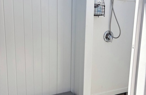 Surf City House | EZ WALK 2 BEACH & EATS 2 OFF BAY BIKES BADGES FIREPIT GAME ROOM TOWELS & LINENS!