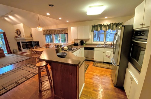 Carroll House | F28 Fairway Village home on the Mt. Washington golf course! Walk to Mt Washington Hotel