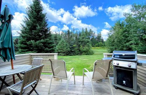 Carroll House | F3 Well appointed Townhome a short walk to the Mount Washington Hotel 1 minute to ski area