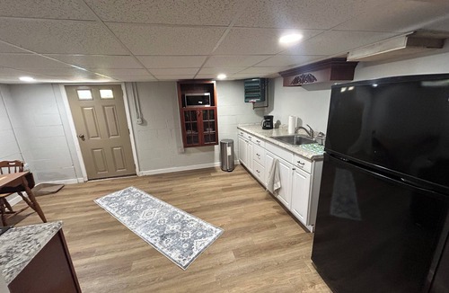 Exeter Apartment | Fabulous 1-bedroom apartment in Exeter centrally located < 1 mile from downtown