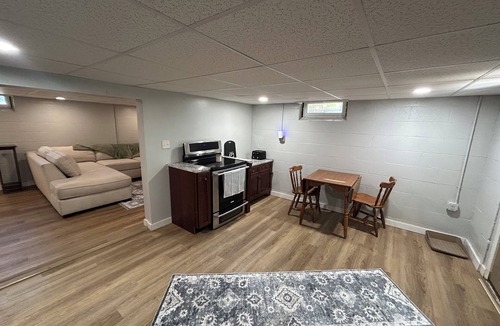 Exeter Apartment | Fabulous 1-bedroom apartment in Exeter centrally located < 1 mile from downtown