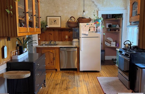 Salem Apartment | Fabulous 3-bedroom apartment in charming Salem