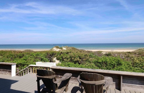 East Dennis House | Fabulous 5-bedroom beachfront house in charming Quivet Village in East Dennis MA