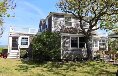 East Dennis House | Fabulous 5-bedroom beachfront house in charming Quivet Village in East Dennis MA