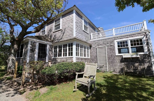 East Dennis House | Fabulous 5-bedroom beachfront house in charming Quivet Village in East Dennis MA