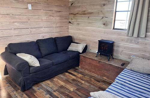 Champlain Cabin | Fabulous Cabin #1 On the Chazy River -Free Kayaks, Paddleboards, Rowboat.