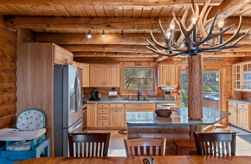 Ludlow Cabin | Fabulous Luxury Log Home, 6 BR 4BA, Pool Table, Hot Tub, BEST Location