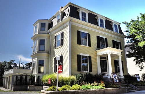 College Hill Apartment | Fabulous Penthouse apartment, steps to Brown