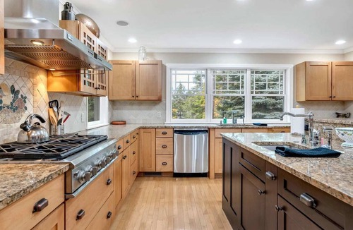 Quechee House | Fairbanks Haven House with Hot Tub & Infrared Sauna