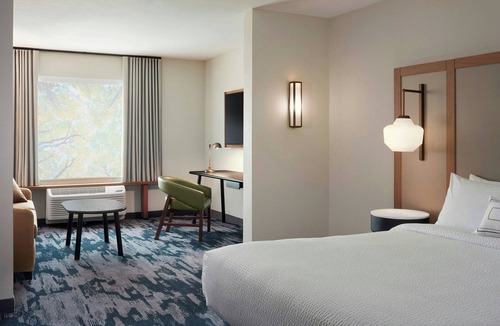Stoughton Hotel | Fairfield by Marriott Inn & Suites Stoughton