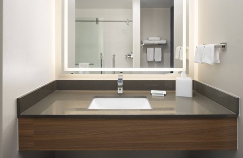 Newark Hotel | Fairfield Inn & Suites Newark Liberty International Airport