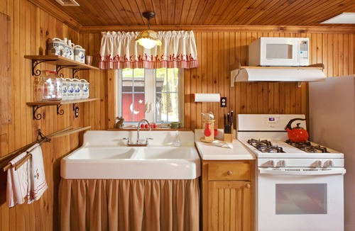 Intervale Cabin | Fairy-tale Cabin in White Mountains, Historic Charm "Dundee Lodge" - Sleeps 5-6