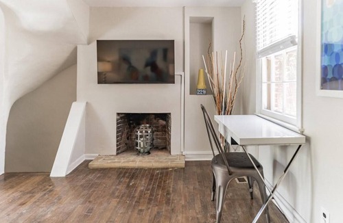 Southwark House | Fairy Tale Setting on cobblestone street, 2 bedroom home in Queen Village area
