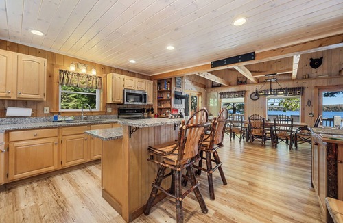 Sullivan House | Fall Foliage Lodge near Schoodic Scenic Byway & Acadia National Park w/kayaks
